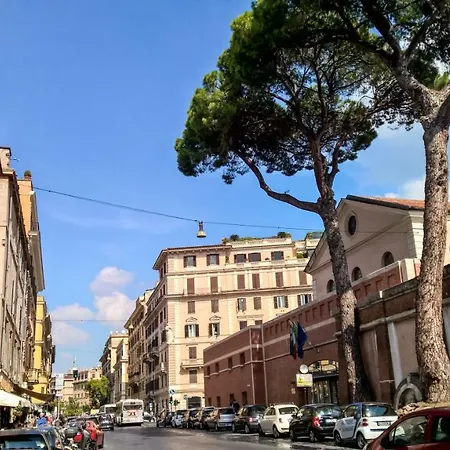 Porta Castello 10 *