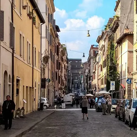 Porta Castello 10