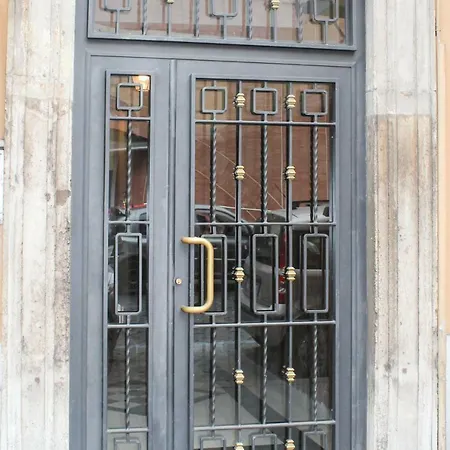 Porta Castello 10 아파트